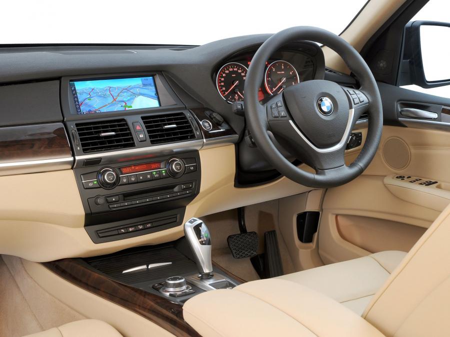  BMW X5 xDrive 5.0i 2010 года  (ZA) (фото 2 из 16)
